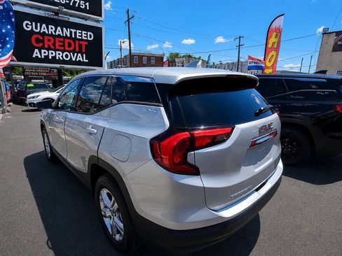 Used 2018 GMC Terrain SLE FWD image 2
