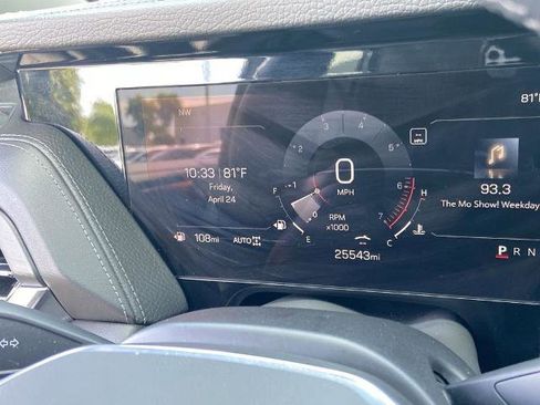 Used 2025 GMC Yukon XL Denali AWD/4WD image 7