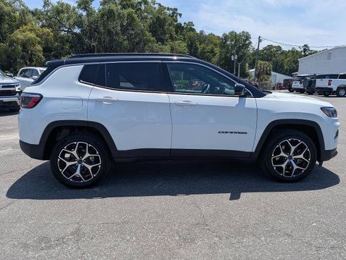 Used 2025 Jeep Compass Limited AWD/4WD image 3