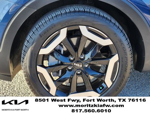 Certified 2024 Kia Telluride S w/ S Sunroof Package AWD/4WD image 9