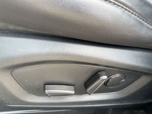 Used 2022 Ford Explorer XLT w/ Equipment Group 202A AWD/4WD image 8