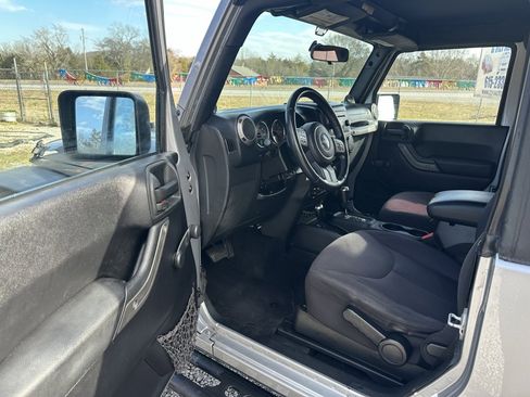 Used 2014 Jeep Wrangler Sport w/ Connectivity Group image 13