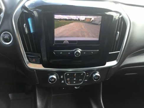 Used 2021 Chevrolet Traverse LS FWD image 18