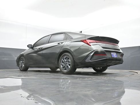 Used 2024 Hyundai Elantra Blue image 41
