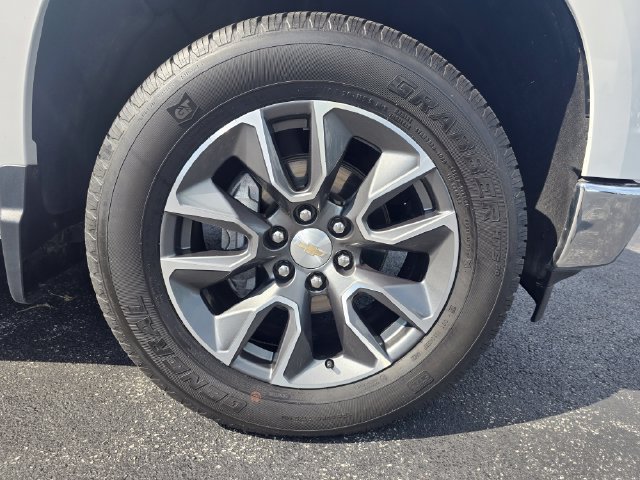 Used 2023 Chevrolet Silverado 1500 LT AWD/4WD image 12