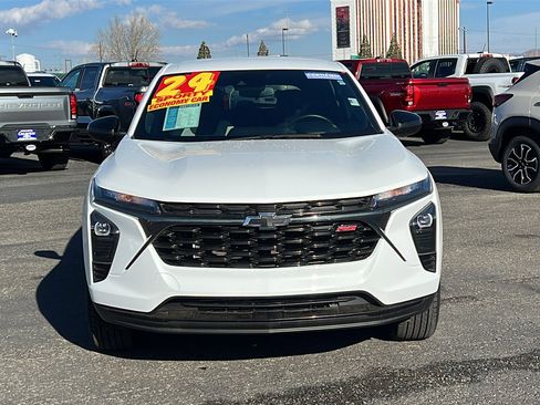 Used 2024 Chevrolet Trax RS image 2