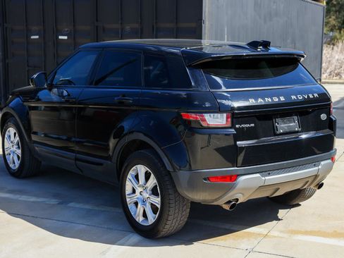 Used 2017 Land Rover Range Rover Evoque SE image 5