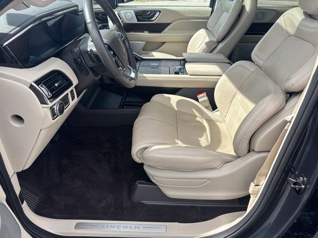 Used 2021 Lincoln Navigator Reserve w/ Luxury Package AWD/4WD image 11