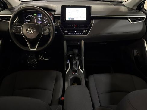 Used 2025 Toyota Corolla Cross LE AWD/4WD image 25