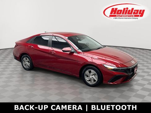 Used 2025 Hyundai Elantra SE FWD image 1
