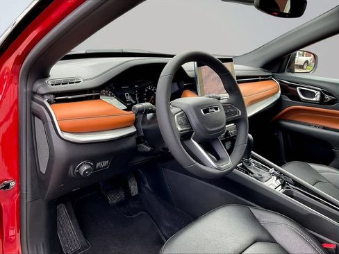 Used 2025 Jeep Compass Limited AWD/4WD image 19