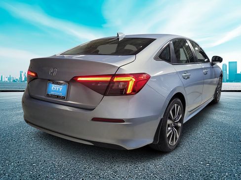 Used 2022 Honda Civic EX image 5