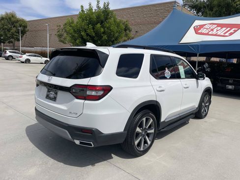 Certified 2025 Honda Pilot Elite image 30