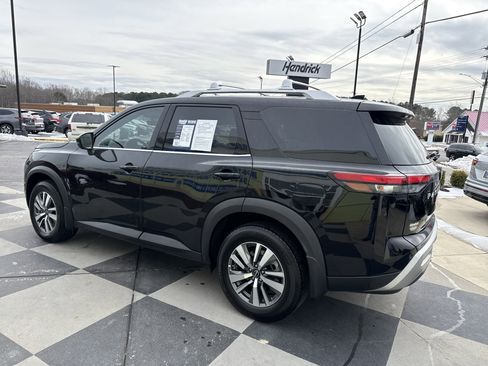 Used 2024 Nissan Pathfinder SL image 8