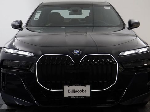 Certified 2025 BMW 750e xDrive w/ Executive Package image 22