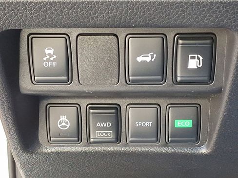 Used 2018 Nissan Rogue SV w/ Premium Package image 26