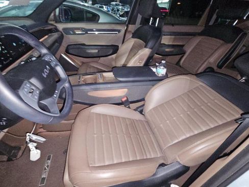 Used 2024 Kia EV9 Land image 7