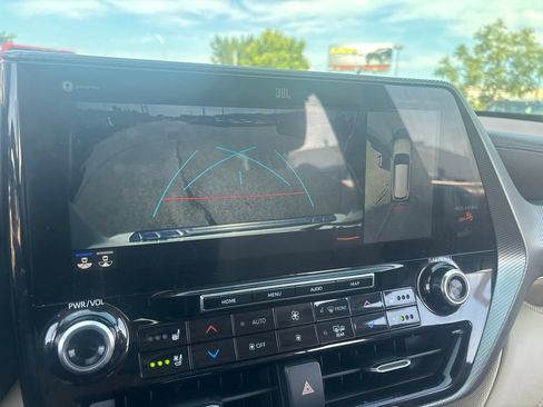Used 2020 Toyota Highlander Limited AWD/4WD image 15