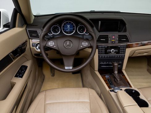 Used 2011 Mercedes-Benz E 550 Cabriolet image 23