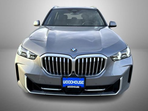 Used 2025 BMW X5 xDrive50e image 2