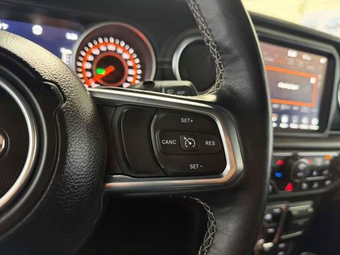 Used 2020 Jeep Wrangler Unlimited Sahara AWD/4WD image 26