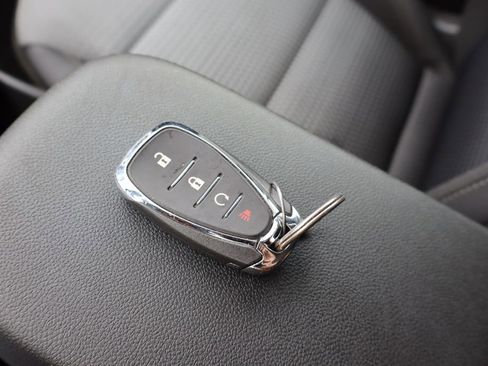 Used 2024 Chevrolet Trax LT image 32