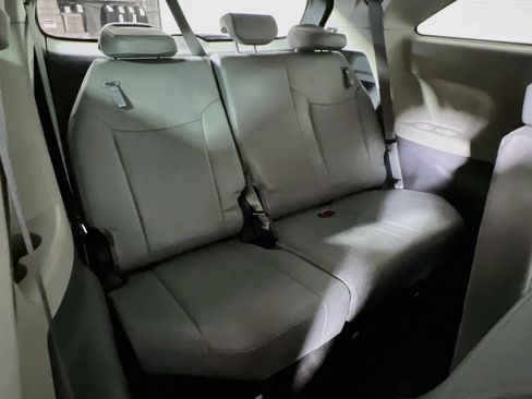 Certified 2023 Toyota Sienna XLE FWD image 24