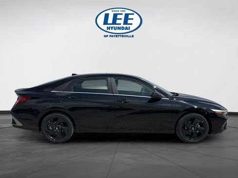 New 2026 Hyundai Elantra SEL Sport FWD image 2