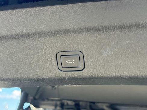 Used 2023 Chevrolet Suburban LT image 14