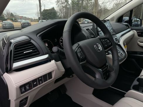 New 2026 Honda Odyssey Touring image 27