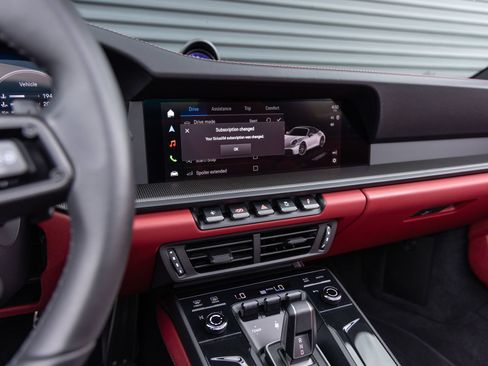 Certified 2025 Porsche 911 Targa 4 GTS AWD/4WD image 17