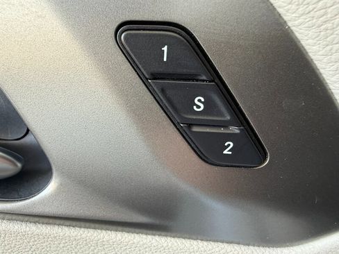 Used 2021 Chrysler Pacifica Touring-L image 25