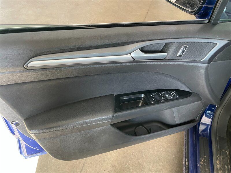 Used 2015 Ford Fusion SE FWD image 20