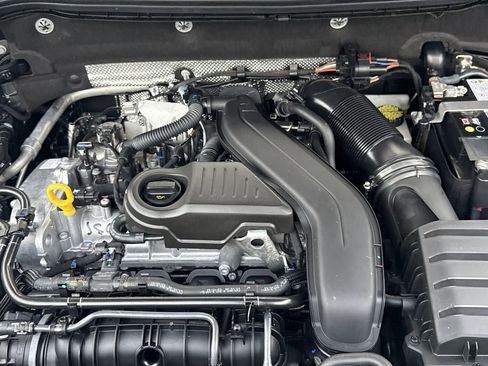 New 2025 Volkswagen Taos SE image 17