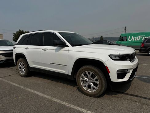 Used 2022 Jeep Grand Cherokee Limited AWD/4WD image 3