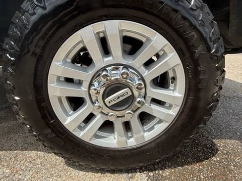 Used 2017 Ford F250 XL w/ STX Appearance Package AWD/4WD image 6