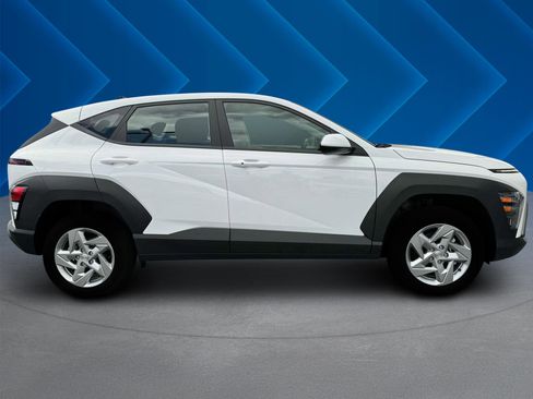 New 2025 Hyundai Kona SE image 9