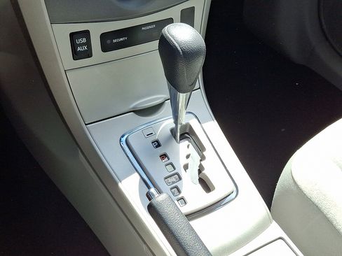 Used 2013 Toyota Corolla LE image 16