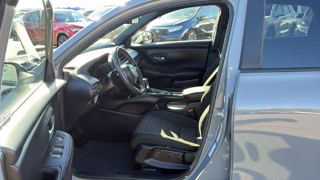 Used 2024 Honda HR-V Sport image 9