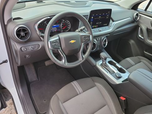 Used 2025 Chevrolet Blazer LT FWD image 8
