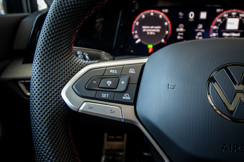 New 2026 Volkswagen GTI SE FWD image 39