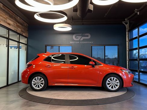 Used 2023 Toyota Corolla SE image 2