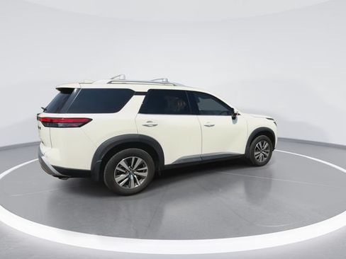 Used 2023 Nissan Pathfinder SL w/ Lighting Package (N92) FWD image 12