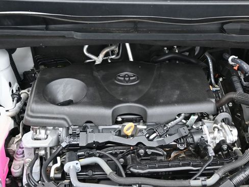 Used 2024 Toyota Sienna LE image 40