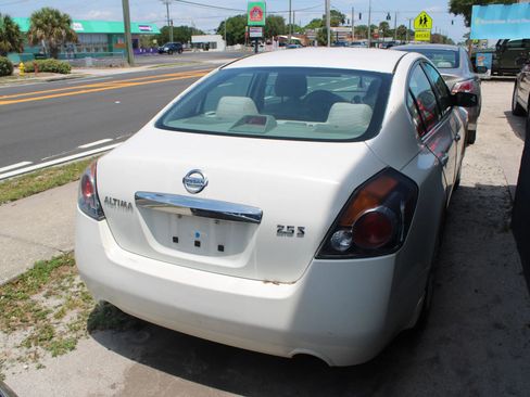 Used 2011 Nissan Altima 2.5 S FWD image 14