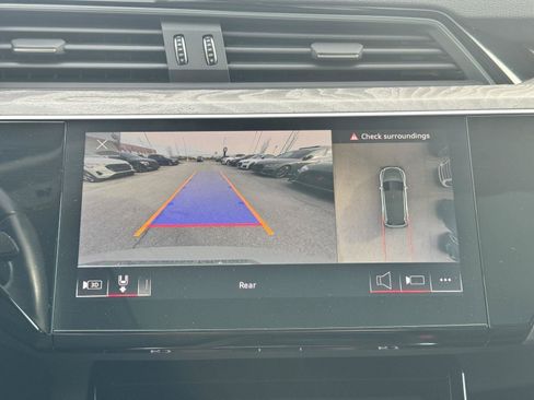Used 2022 Audi e-tron Premium Plus w/ Premium Plus Package image 15