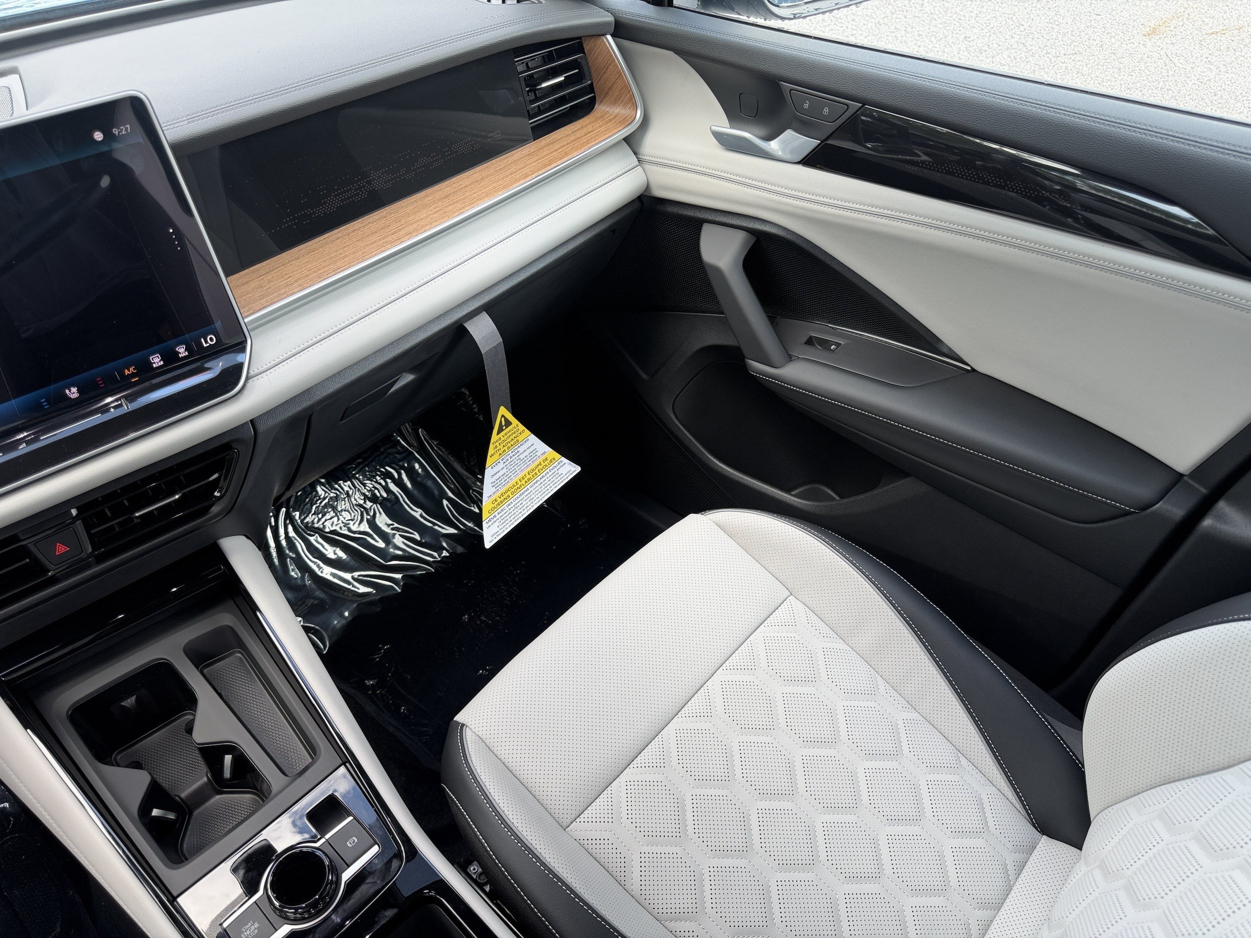 New 2026 Volkswagen Tiguan SEL R-Line AWD/4WD image 17