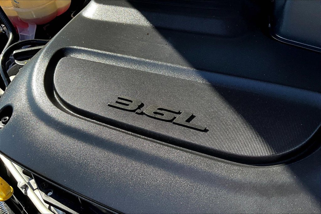 Used 2025 Chrysler Pacifica Select FWD image 35