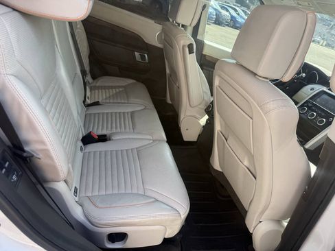 Used 2017 Land Rover Discovery HSE Luxury AWD/4WD image 18