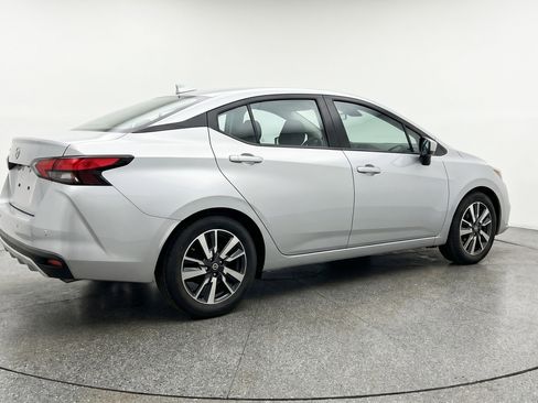 Used 2025 Nissan Versa SV image 9